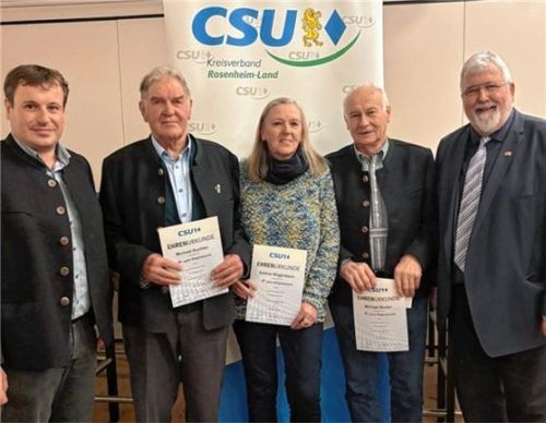 Hubert Estner (links) und Wast Friesinger, MdL (rechts), zeichneten langjährige Mitglieder der CSU Brannenburg aus (Mitte von links): Michael Kuchler, Sabine Wagenbach und Michael Binder.