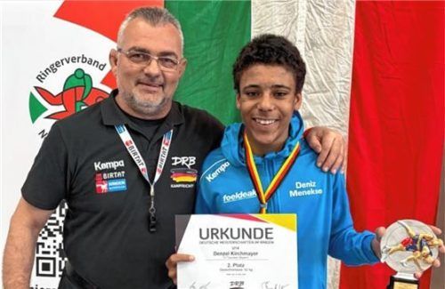 TVT-Ringer Denzel Kirchmayer (rechts) hat bei der DM in der Altersklasse U14 die Silbermedaille gewonnen.Foto re