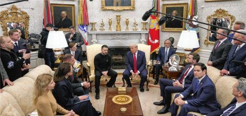 US-Präsident Donald Trump (Mitte) trifft den ukrainischen Präsidenten Wolodymyr Selenskyj im Beisein von US-Außenminister Marco Rubio (rechts) und US-Vizepräsident JD Vance (Zweiter von rechts) im Oval Office des Weißen Hauses.Foto dpa