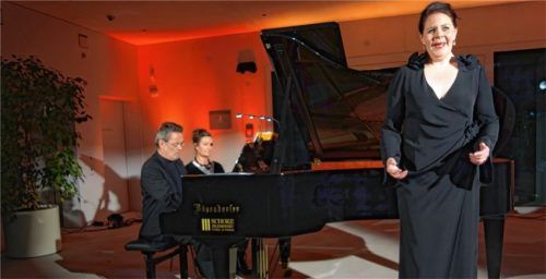 Verzauberten das Publikum mit Schuberts „Winterreise“: Paul Rivinius (Klavier) und Anahita Ahsef (Mezzosopran).Foto füchtner