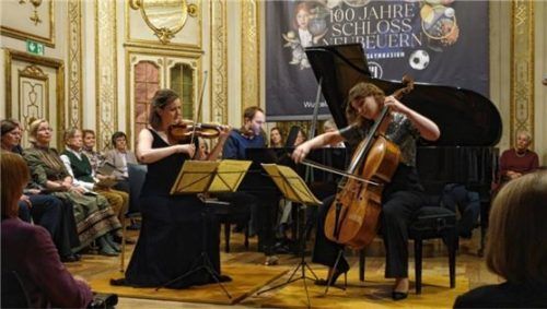 Verzauberten das Publikum: (von links) Veronika Eberle (Violine), Herbert Schuch (Klavier) und Julia Hagen (Violoncello). Foto füchtner