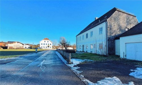 Was wird aus dem Alten Pfarrhof in Pittenhart? Mit dieser Frage befasste sich der Gemeinderat.Foto Künzner-Hingerl