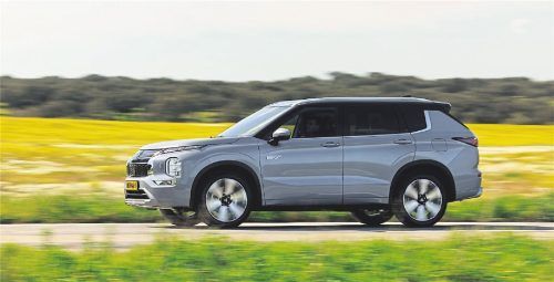 Wieder am Start: Nach fünf Jahren Abwesenheit feiert der Mitsubishi Outlander Plug-in-Hybrid in der überarbeiteten Version sein Comeback auf dem europäischen Markt. Foto Mitsubishi