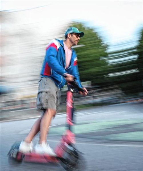 Zu rasant unterwegs und meist ohne Versicherungsschutz – so das Fazit der Rosenheimer Polizei.Foto