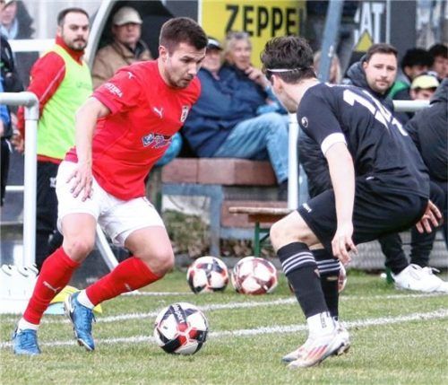 Zurück zu den Basics: Maximilian Biegel (links) will mit Wasserburg den ersten Heimsieg des Jahres feiern.Foto Fehrmann