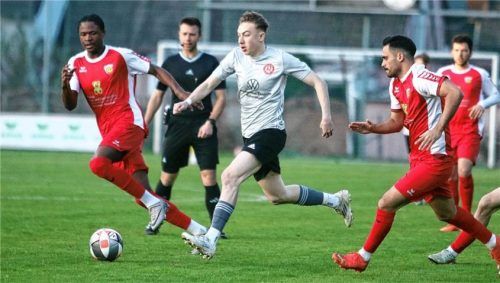 1860-Mittelfeldspieler Liam Markulin auf dem Vormarsch.Foto Wolfgang Fehrmann