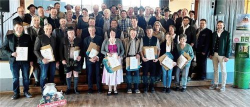 50 ihrer 1600 Genossenschaftsbetriebe hat die Molkerei Berchtesgadener Land für ihre überdurchschnittliche Milchqualität ausgezeichnet.Foto Molkerei Berchtesgadener land