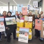 Hochhausgegner übergeben Unterschriften