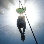 Mit einem Atemzug 90 Meter in die Tiefe