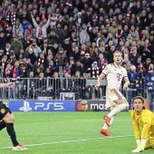 Kane müsste schießen, Kane schießt – Pfosten!