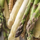 Wie Spargel heraussticht