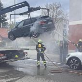 E-Auto:  Batterie fängt Feuer