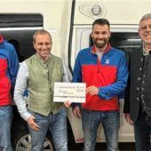Theaterer spenden für die Bergwacht