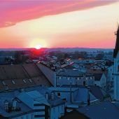 Sonnenaufgang über den Dächern von Bad Aibling