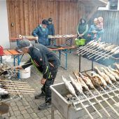 „Steckerlfisch zum Obhoin“ war voller Erfolg