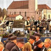 Das Panger Volksfest ist eröffnet – Fingerhakeln und Spanferkel zum Auftakt