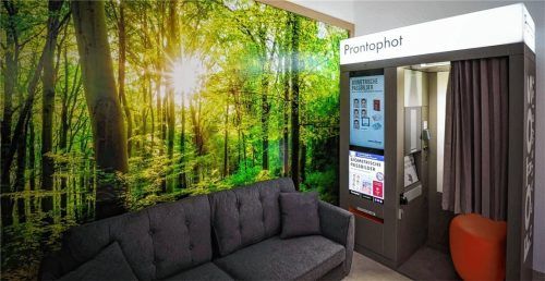 Ab dem 1. Mai 2025 werden nur noch digital erstellte Lichtbilder verarbeitet. Die Gemeinde Feldkirchen-Westerham wird deshalb einen Fotoautomaten im Foyer des Rathauses aufstellen. (Symbolbild) Foto IMAGO