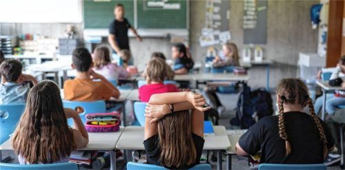 Die Umbaumaßnahmen für die Zwischenlösungen der Grund- und Mittelschule in Feldkirchen-Westerham laufen auf Hochtouren. (Symbolbild) Foto dpa