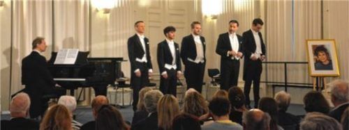 Absolut hinreißend: The Munich Harmonists auf der Bühne der Residenz München.