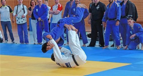 Alexander Klaus-Sternwieser (weiß) holte sich zwei Siege.Foto KG Aibling/Grafing