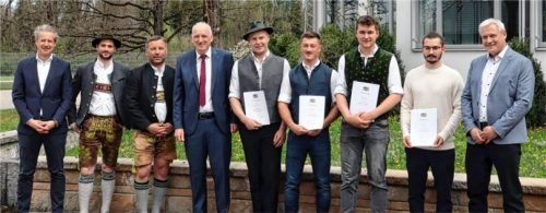 Alle Mitarbeitenden sowie die Werks- und Geschäftsleitung gratulieren den Staatspreisträgern und frischgebackenen Meistern herzlich zu dieser hervorragenden Leistung!