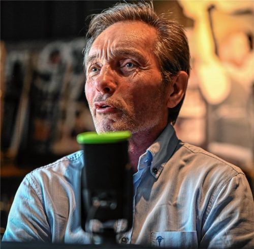 Am Podcast-Mikrofon: Seit 42 Jahren ist der Deutsch-Kanadier mittlerweile in Europa und seit fast 30 Jahren als Trainer.Foto Aleksic