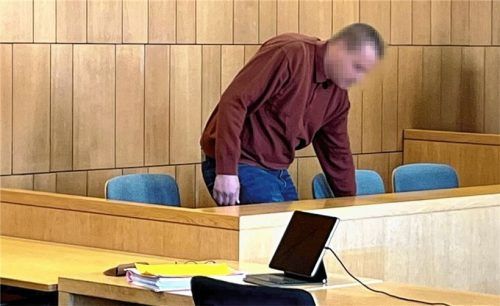 Am zweiten Verhandlungstag wirkt Tobias A. immer noch sehr in sich gekehrt. Doch manche Aussagen scheinen etwas bei ihm auszulösen. Foto Huber