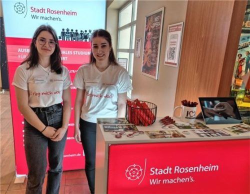 Anna und Katharina (von links) mögen die Abwechslung in ihrer Ausbildung. Fotos Görlitz