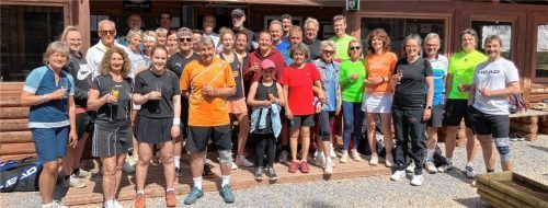 Bei besten Bedingungen startete der TC Kolbermoor in die Tennissaison. Foto  TC Kolbermoor
