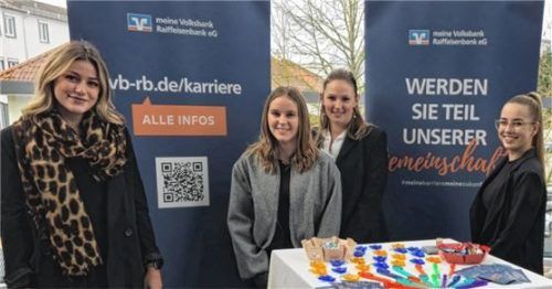 Bei der meine Volksbank Raiffeisenbank eG zählt jeder Einzelne. Christine Stoikow und die aktuellen Azubis informierten bei der OVB-Azubimesse über die Ausbildungsmöglichkeiten bei der Genossenschaftsbank.