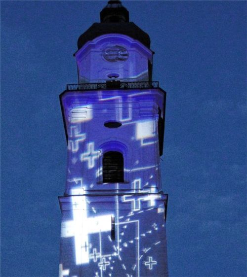 Bereits einmal erstrahlte die Pfarrkirche Heilig Kreuz in einer Lichterillumination. Foto Hoffmann