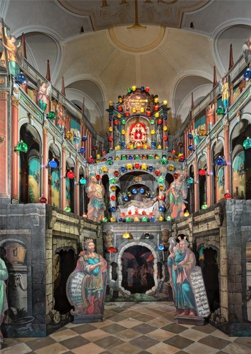 Das Heilige Grab in der Gesamtansicht: Auf drei Etagen spielt sich das Geschehen ab.Foto Bunz