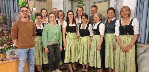 Das Team der Vorstandschaft zusammen mit den Beisitzern.Foto Stuffer-Chunphetch
