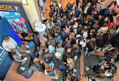 Der Ansturm war groß, die Überraschung noch größer: Auf einer Azubimesse im Kino waren die Schülerinnen und Schüler noch nie. Fotos görlitz