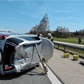 Sportwagen verursacht Unfallserie