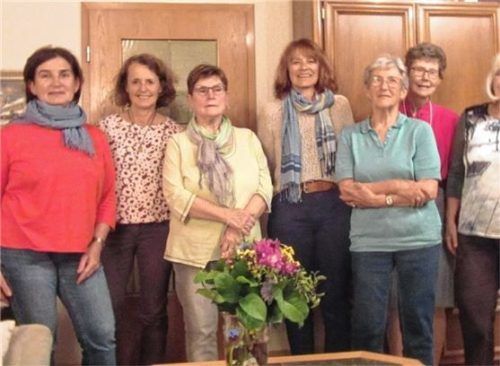 Der neue Vorstand (von links): von links: Christine Sedlbauer, Marianne Maier, Inge Gerum, Gabi Straßer, Irmi Stecher, Anneliese Höglauer und Waltraud Wimmer.Foto re