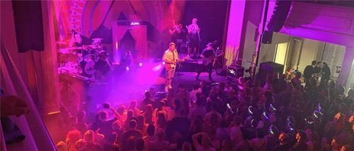 Der Oimara sorgte bei seinem Auftritt in Rosenheim für ordentlich Partystimmung und brachte neben seinem Hit „Wackelkontakt“ auch noch einen neuen Song für die Rosenheimer Fans mit.Fotos Huber