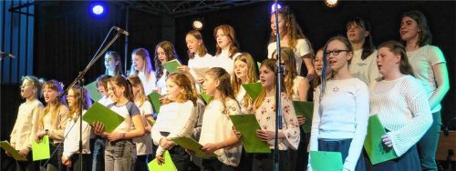 Der Projektchor sang die Top-Hits „Forever young“ und „Riptide“. Fotos baumann