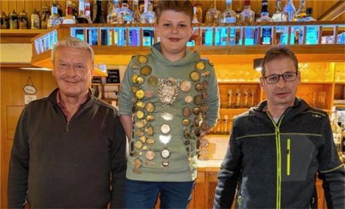 Die drei besten Schützen (von links) Rainer Rieder, Schützenkönig Eliah Auer und Robert Staber. Foto Stuffer