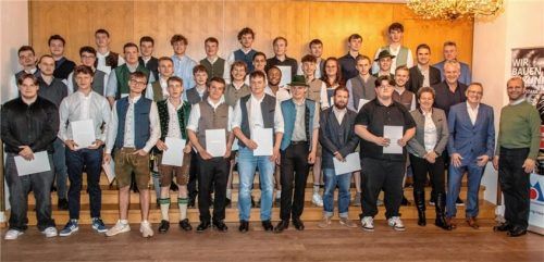 Die frischgebackenen Gesellen der Metall-Innung Rosenheim. Foto Rumberger