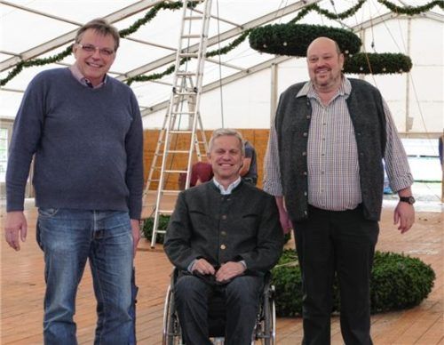 Die Macher und der Schirmherr: (von links) Organisator Werner Schroller, Bürgermeister Hajo Gruber und Festwirt Andi Pfeifer. Foto Hoffmann