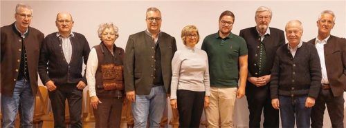 Die neu gewählte Vorstandschaft: (von links) Peter Pertl, Martin Mayer, Annemarie Ganslgruber, Florian Stadler, Uta Arendt, Robert Nitsche, Zweiter Vorsitzender Manfred Stillinger, Museumsleiter Günther Westenhuber und Vorsitzender Gunther Arendt. Foto benkel