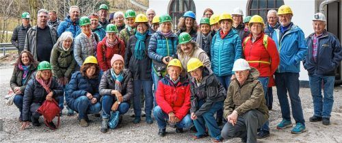 Die Teilnehmer des CAT-Gästeführertreffens am Deisenrieder Wetterstollen in Fischbachau.Foto CAT