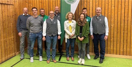Die Vorstandschaft des TSV Hohenthann-Beyharting: (von links) Stefan Englhart, Thomas Bauer, Engelbert Messerer, Martin Lurz, Dirk Devogelaere, Martina Sewald, Barbara Kainz, Simon Bartl und Siegfried Franke. Foto Devogelaere