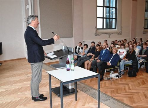 Dr. Benedikt Franke im Karolinen-GymnasiumFoto Schlecker