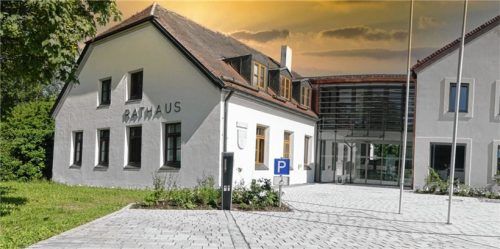 Dunkle Wolken ziehen über Tuntenhausen auf: 2026 werden die Zuführungen zum Vermögenshaushalt nicht mehr zufriedenstellend sein, warnte der Kämmerer eindringlich. Foto  Stache
