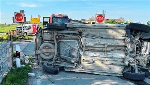 Ein Fahrzeug überschlug sich bei dem Unfall. Foto Barth