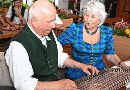 Ein seltener halb-öffentlicher Auftritt: Peter Anderl und seine Schwester „Bobbi“ sangen gemeinsam.Foto Ruprecht