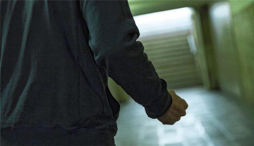 Eine Gewalttat (Symbolfoto) im Sommer 2024 in Kolbermoor war jetzt Gegenstand einer Verhandlung vor dem Jugendschöffengericht Rosenheim. Foto Imago