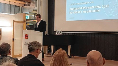 Einen umfassenden Rechenschaftsbericht gab Bürgermeister Christoph Schneider (Unabhängige Neubeurer). Fotos Riedl